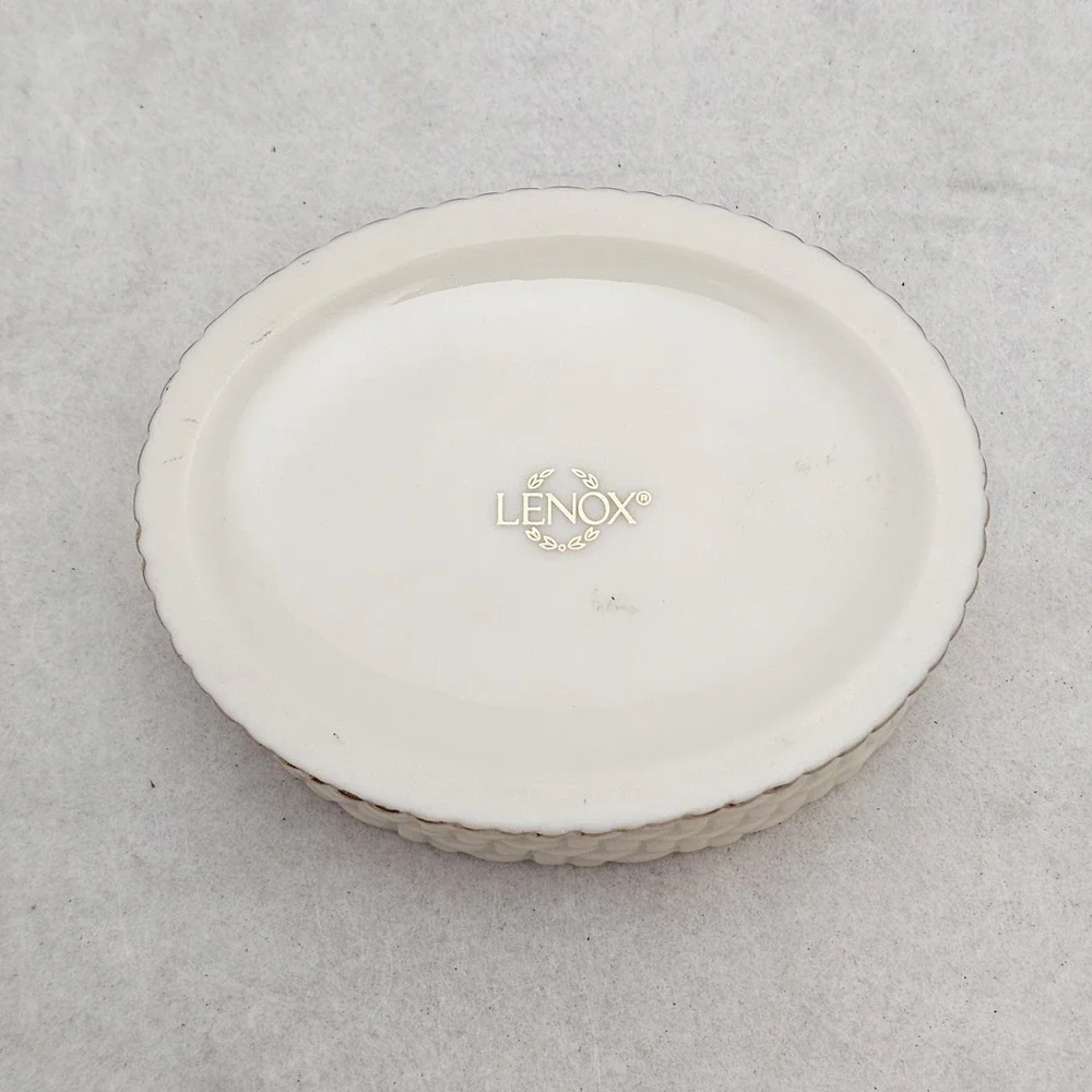 Vintage‎ Lenox Porcelain Trinket Box Basketweave Pattern with Gold Trim 3.25